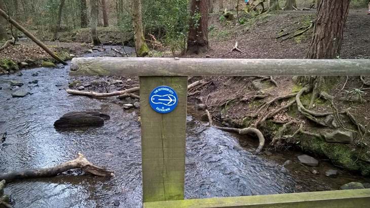 Woodland running route sign